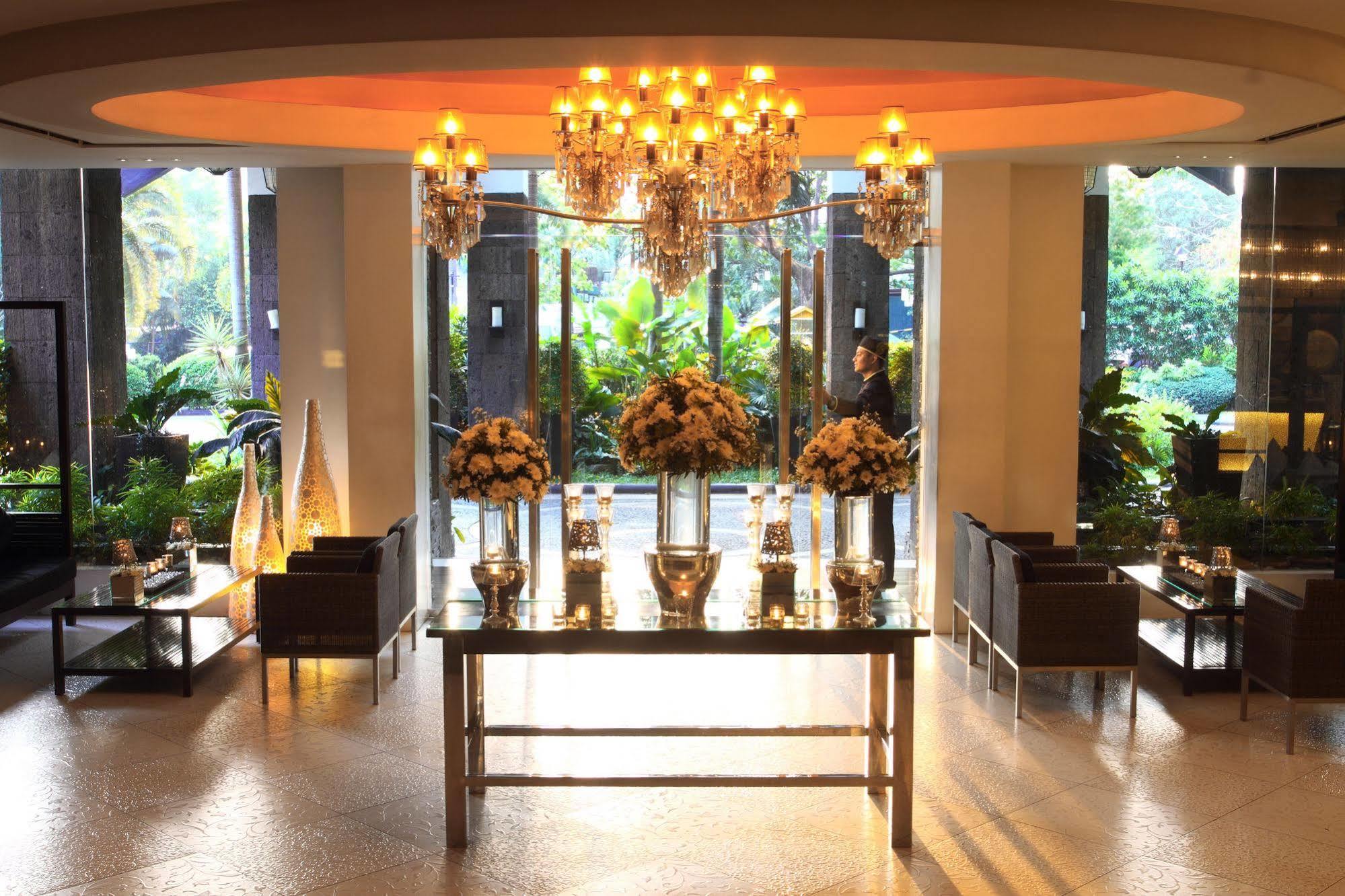 The Sulo Riviera Hotel Quezon City Exterior photo
