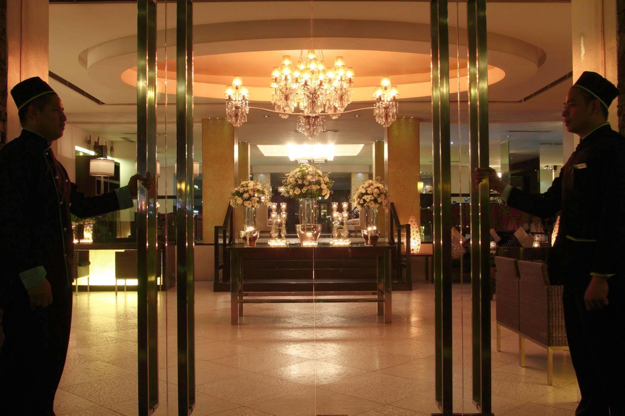 The Sulo Riviera Hotel Quezon City Exterior photo